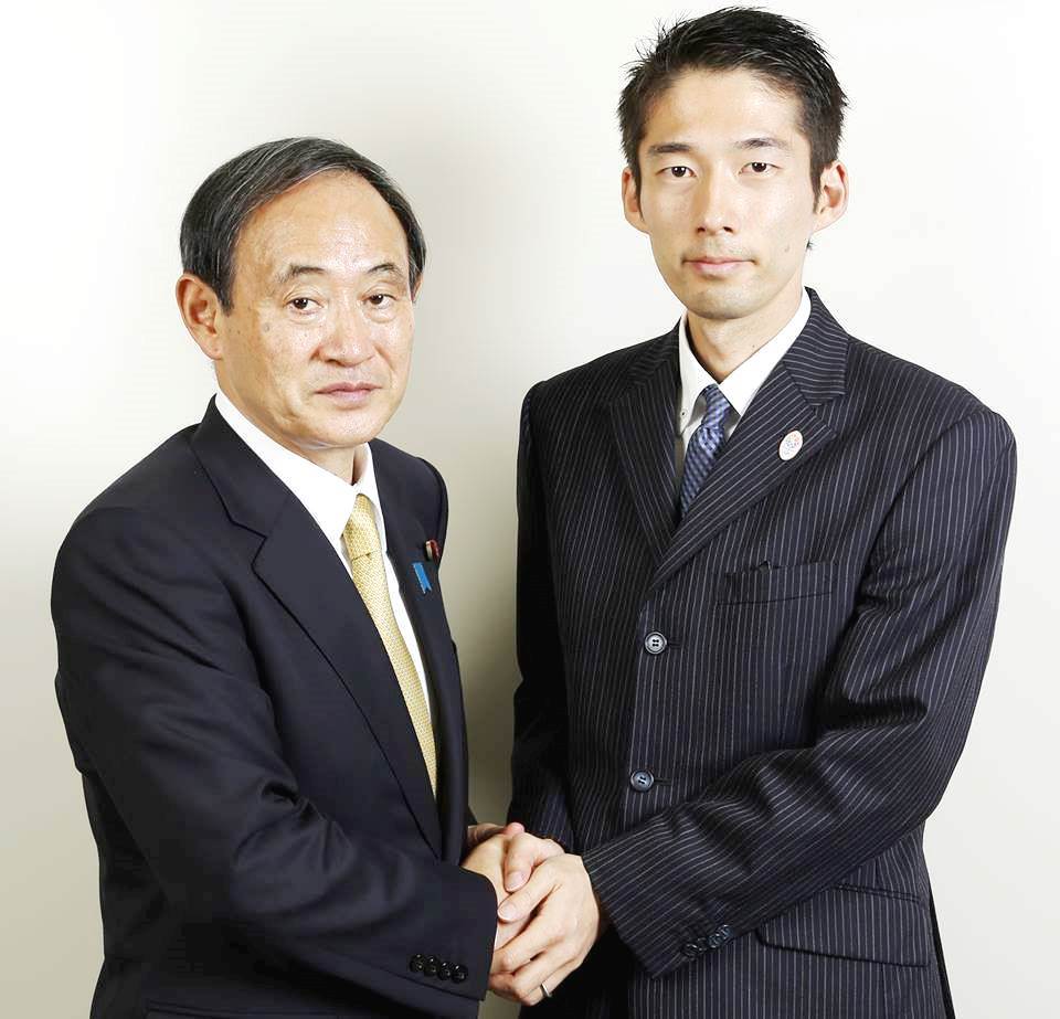 武田翔　菅官房長官と共に